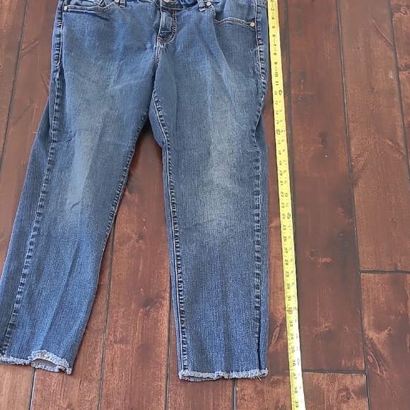 Torrid Cropped Boyfriend Women's Blue Jeans Size 16 - Picture 4 of 9